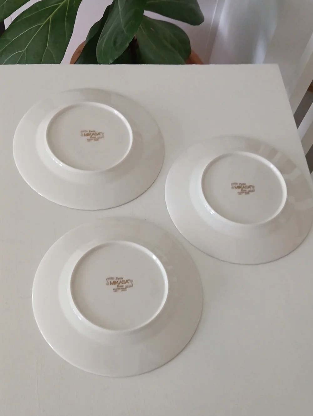 Mikasa Petite FLUTED GOLD Fine China L9811 Salad Plates 8.25